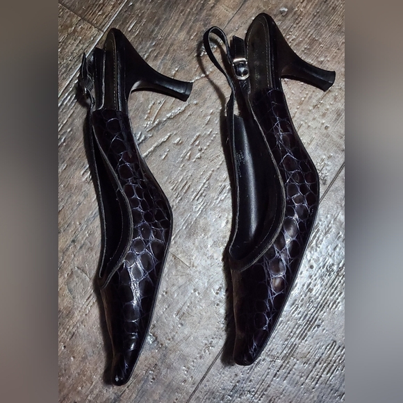 Liz Claiborne Women's Grape Alligator Feel High Heels Shoes - Picture 4 of 5